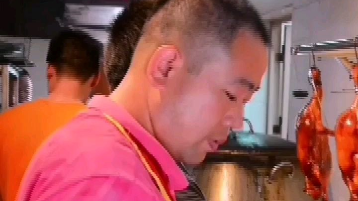做烧鸭要脆皮和肉嫩还有火力要适度